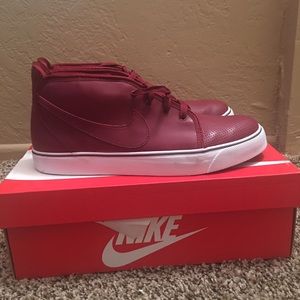 Low Top Maroon Men 10.5 Nike Shoes